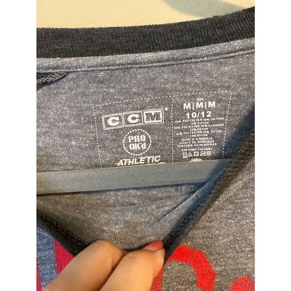 Red Wings Hockey T-Shirt   - Picture 3 of 3